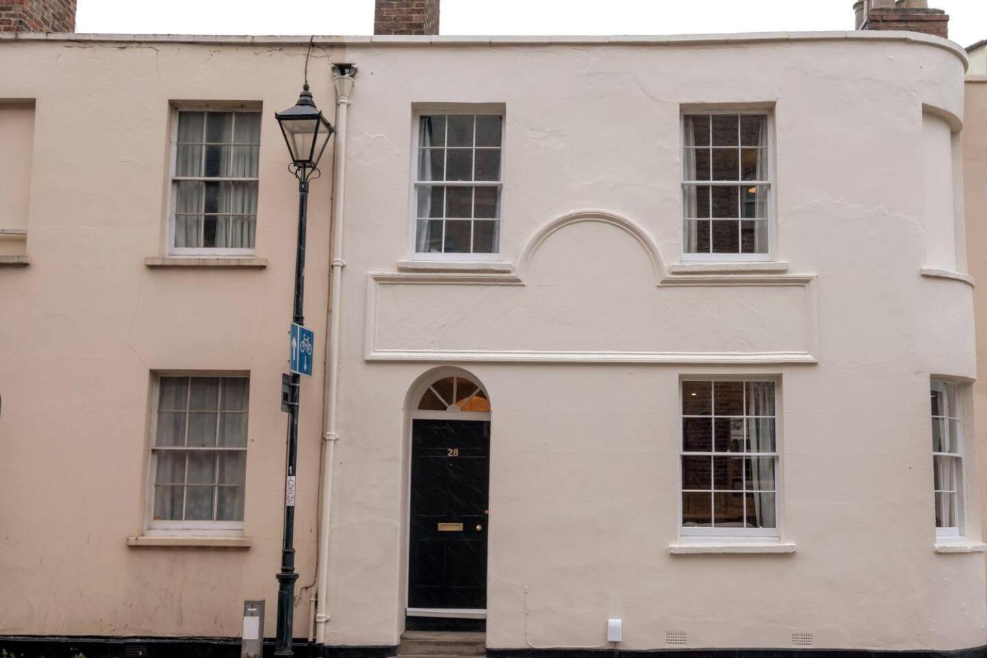 Вилла Pass The Keys Stylish Grade II Listed House Челтенхам Экстерьер фото